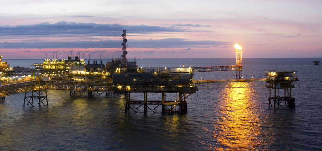 Navitas international Header image Oil rig